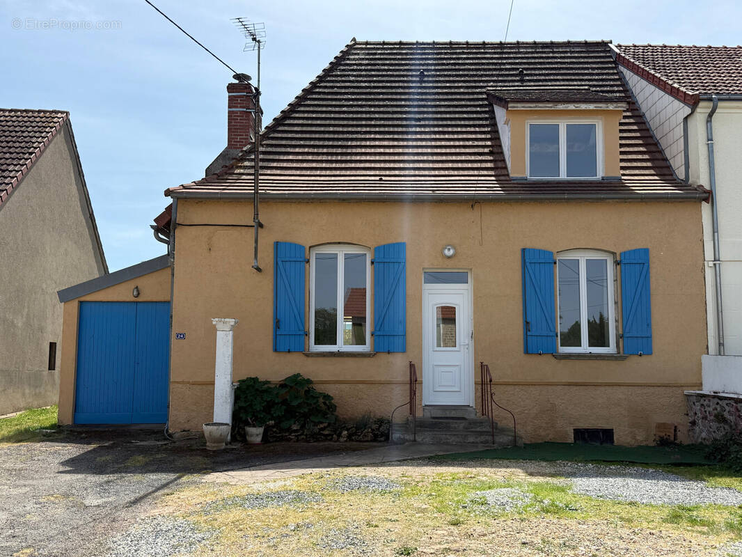 Maison à URCIERS