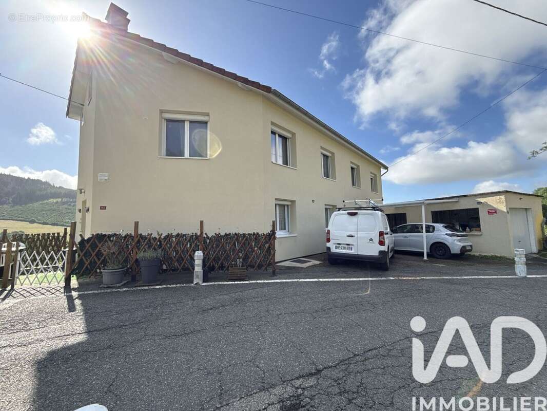 Photo 2 - Maison à SAINT-BONNET-LE-TRONCY