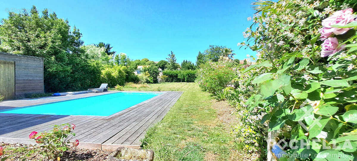 Maison 250 m² à Tonnay-Charente  - photo 2