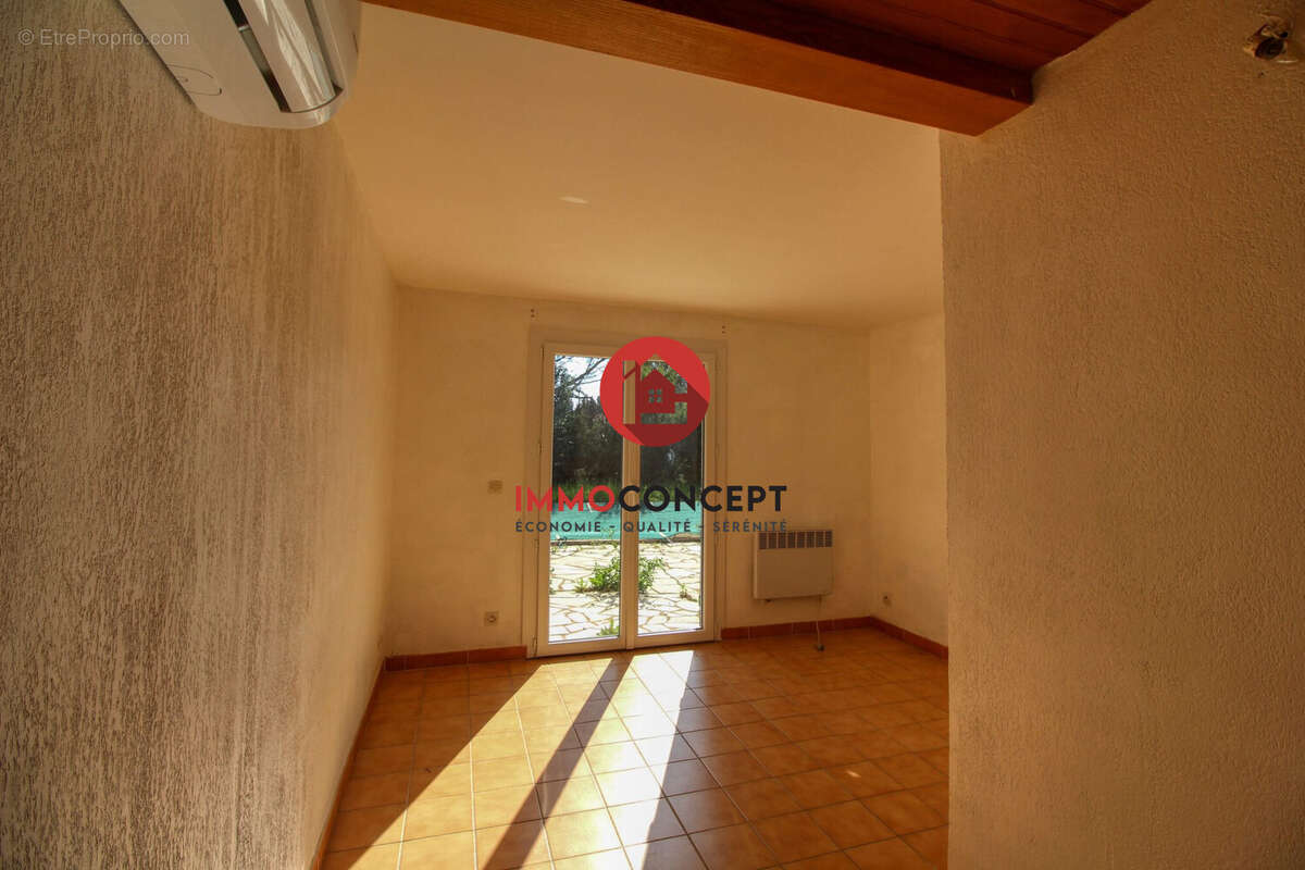 RdC: chambre avec salle d\&#039;eau wc - Maison à PUJAUT