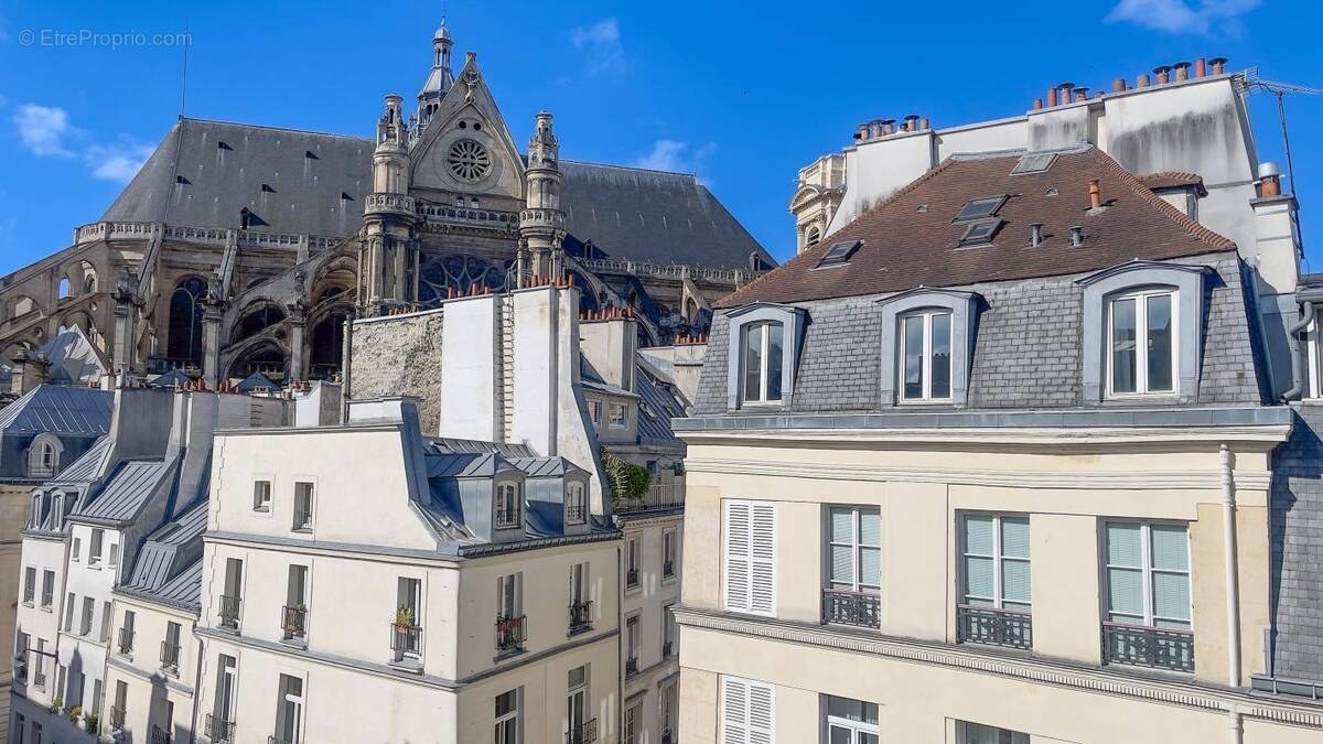 Appartement à PARIS-1E