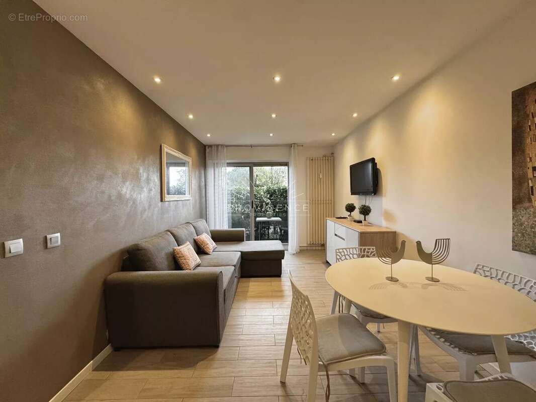 Appartement à MANDELIEU-LA-NAPOULE