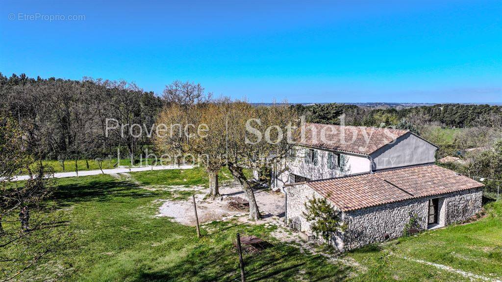 Maison à L'ISLE-SUR-LA-SORGUE