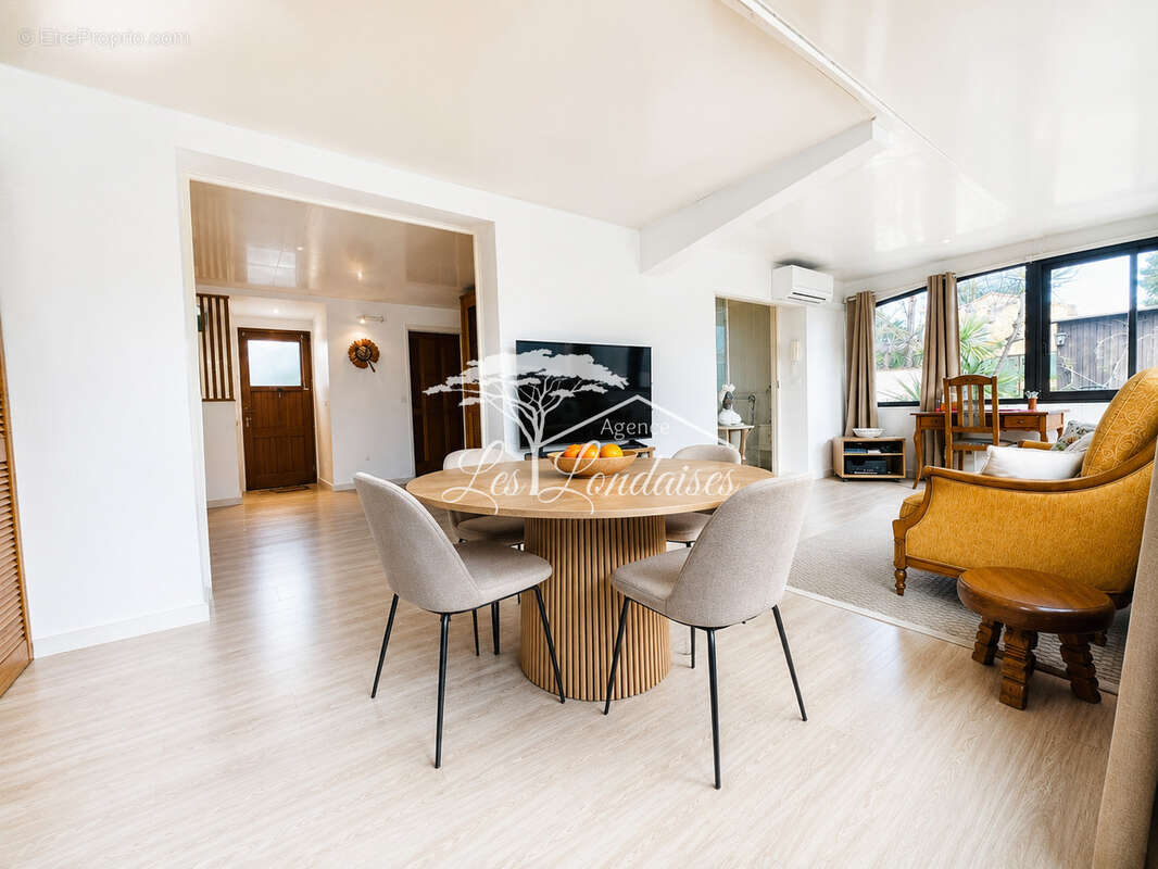Appartement à LA LONDE-LES-MAURES