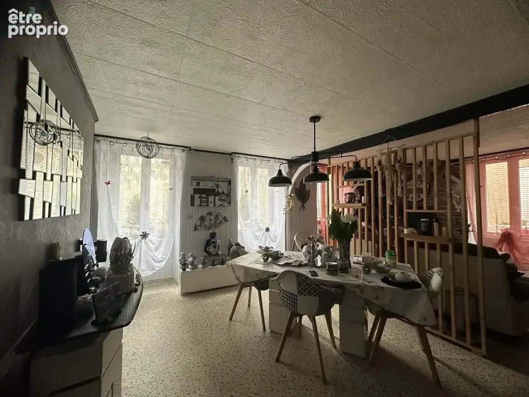 Centre ville, maison T4, habitable sur deux niveaux . - photo 2