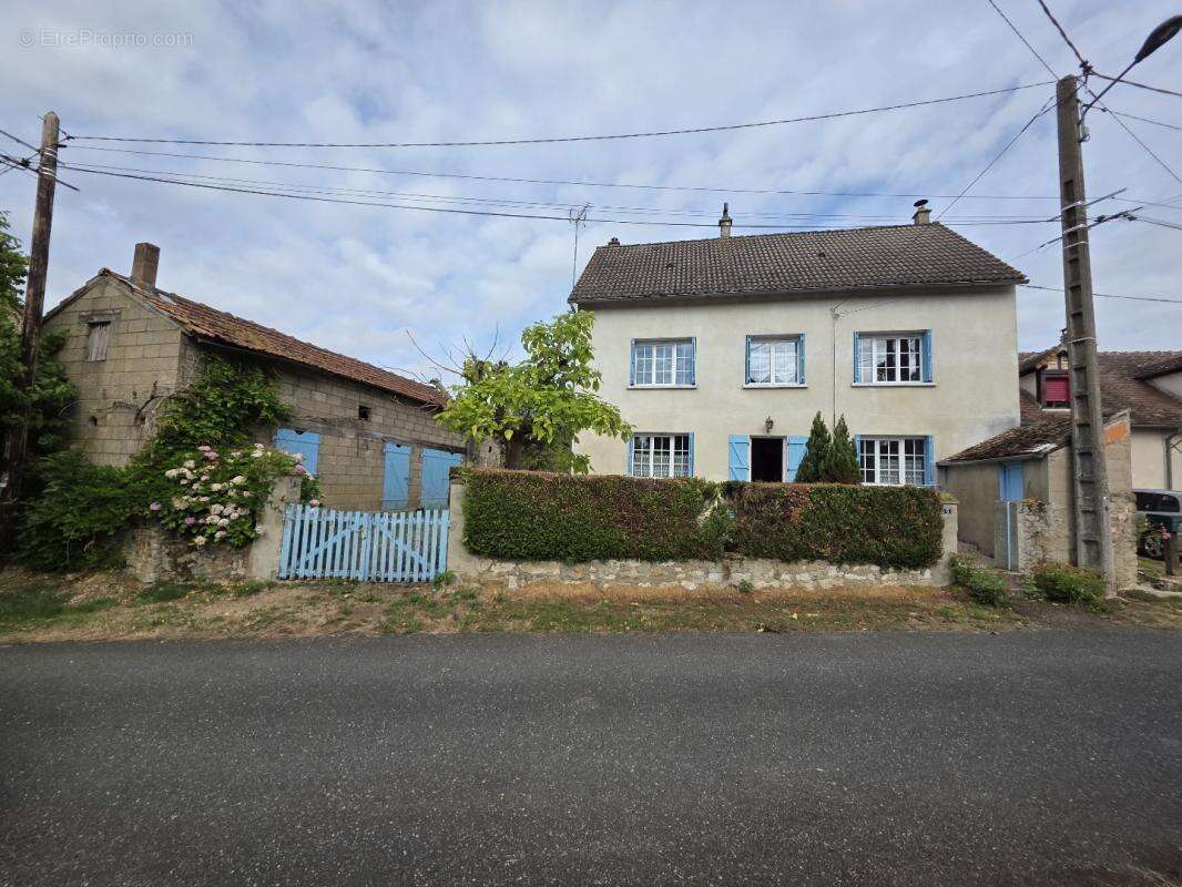 Maison à LIGNAC