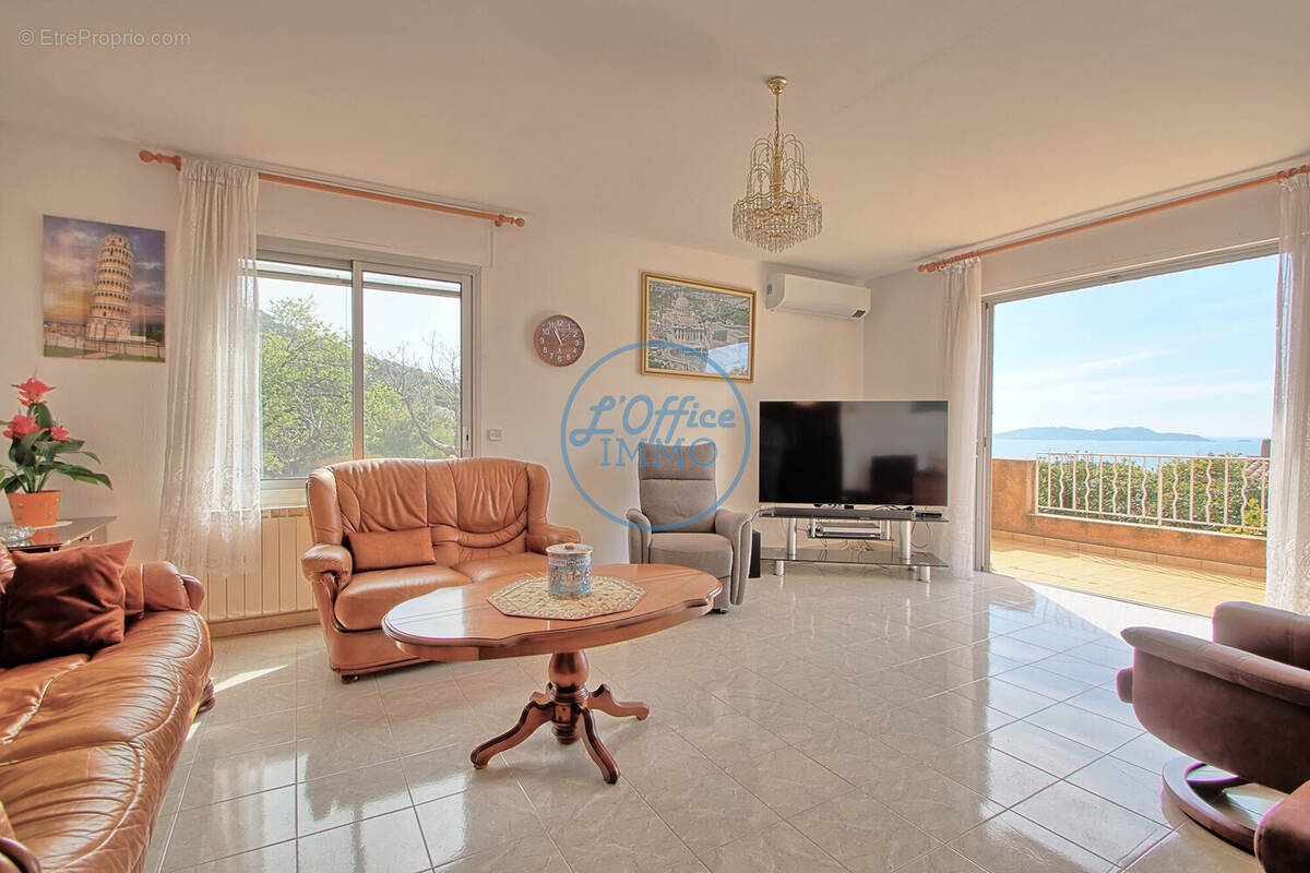 Maison à CARQUEIRANNE