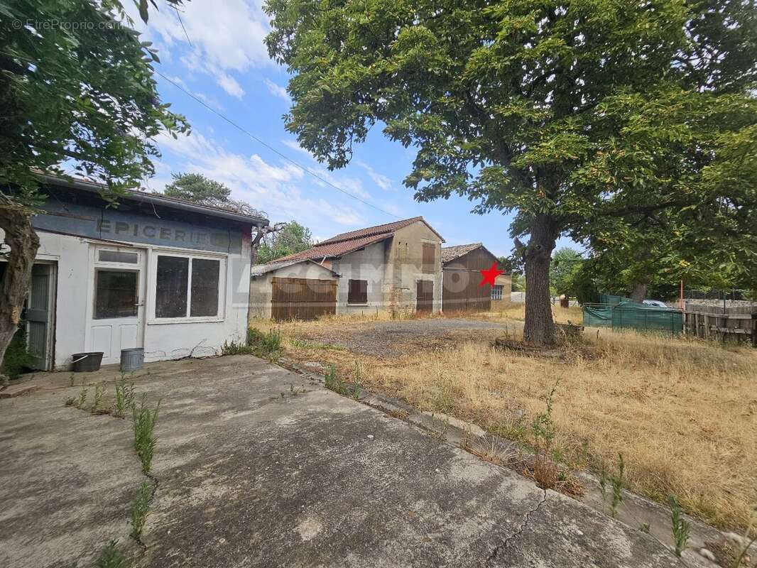 Saint julien du puy - 2 maisons + dependances - photo 9