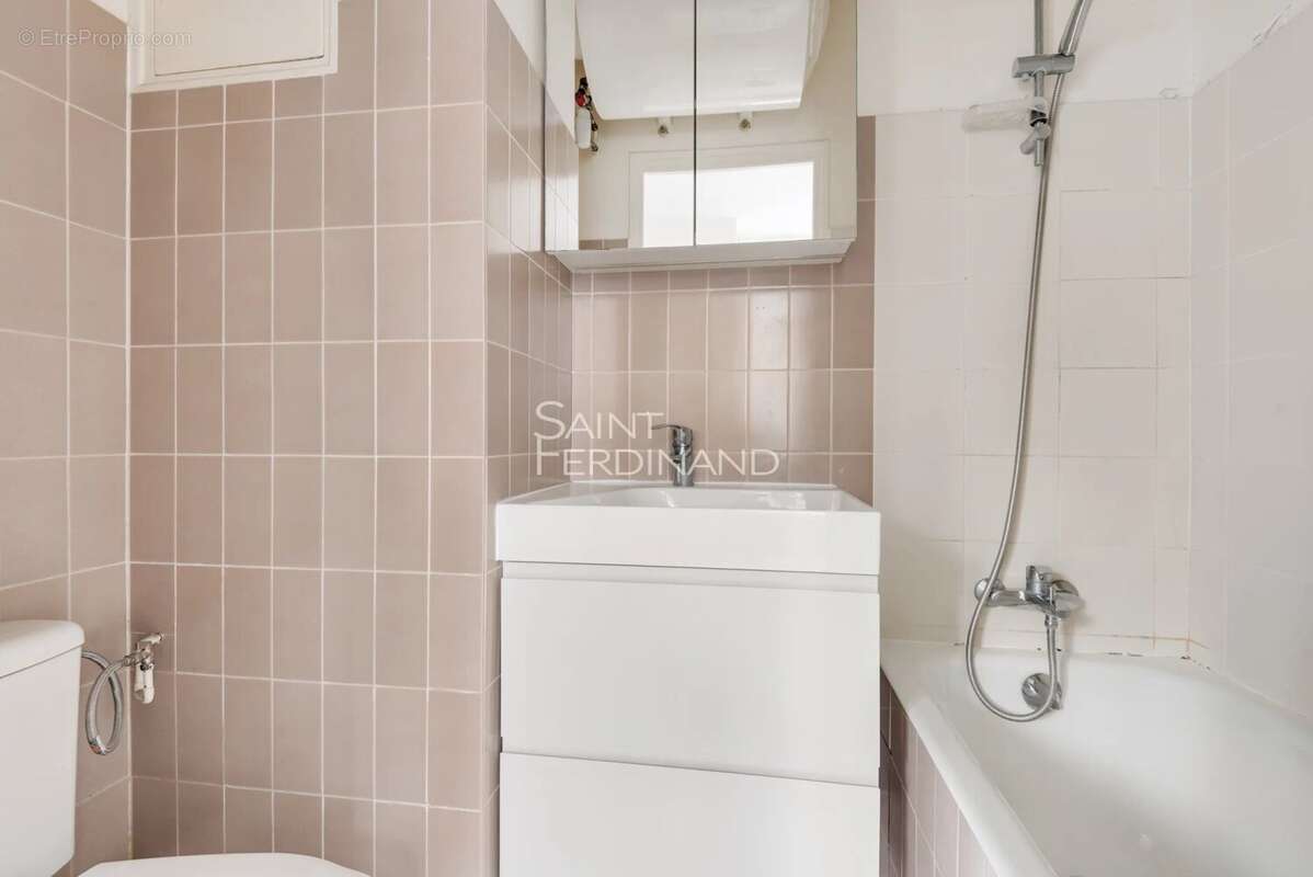 Appartement à PARIS-17E