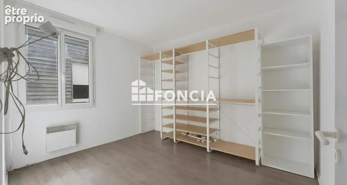 Bel appartement de type 3 vendu libre avec place de parking en centre ville - photo 3