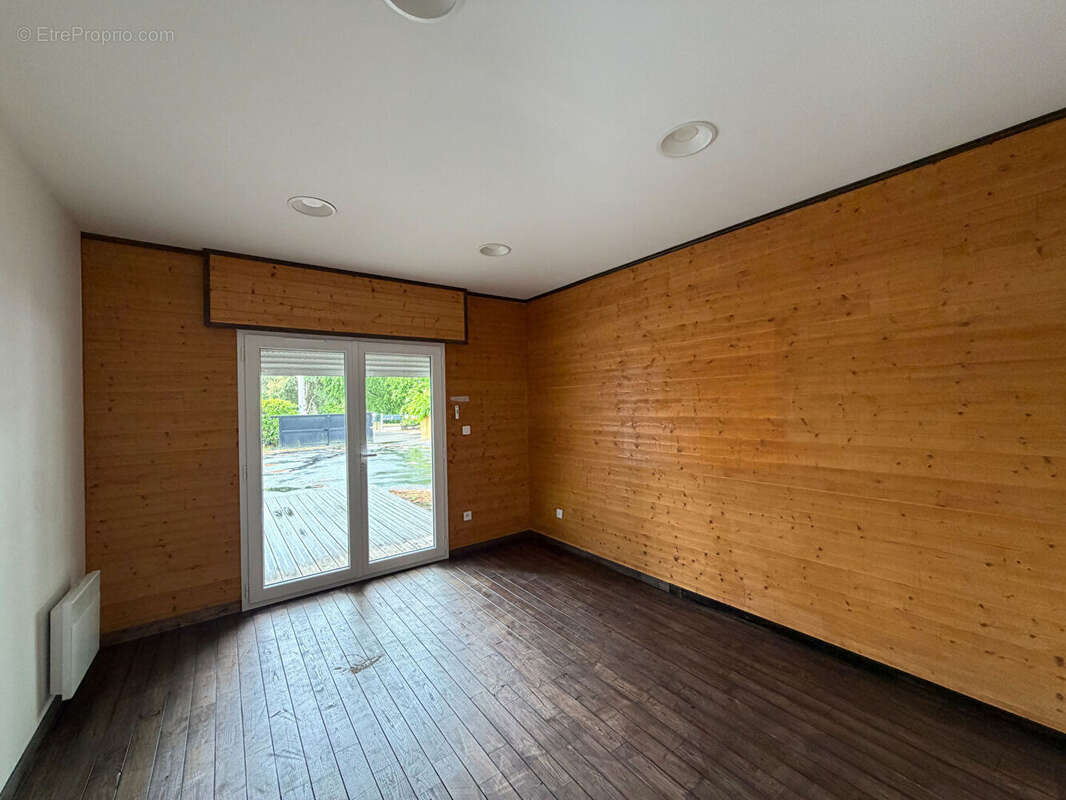 Le Haillan - Local / Bureau 220 m² - photo 6