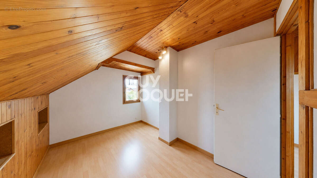 Maison familiale au calme avec piscine, grand terrain et sous-sol complet à Chavanod - photo 9