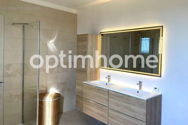 Maison à SAINT-LAURENT-DU-VAR