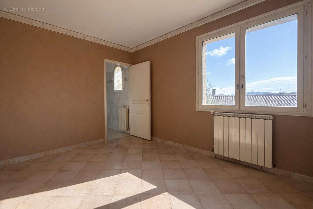 Carcassonne - proche centre-ville - maison d'architecte 154 m2 - terrain 600 m2 sans vis a vis - photo 10