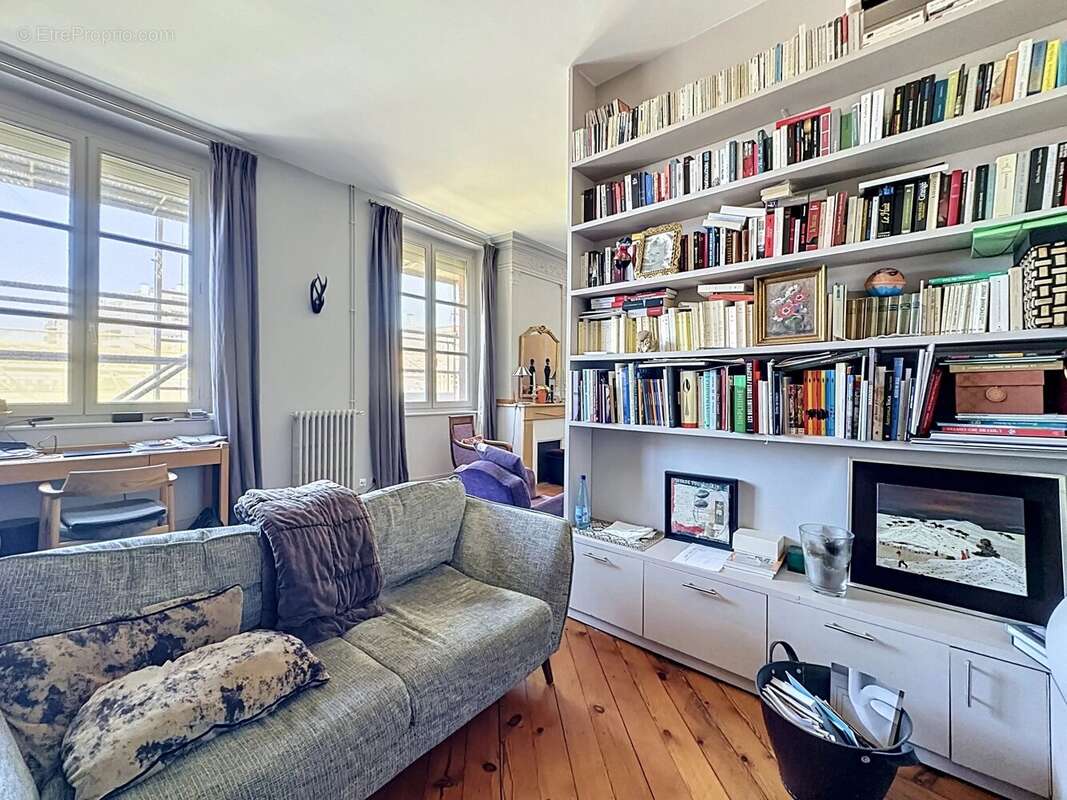 Saint Etienne - Appartement de 135 m². - photo 2