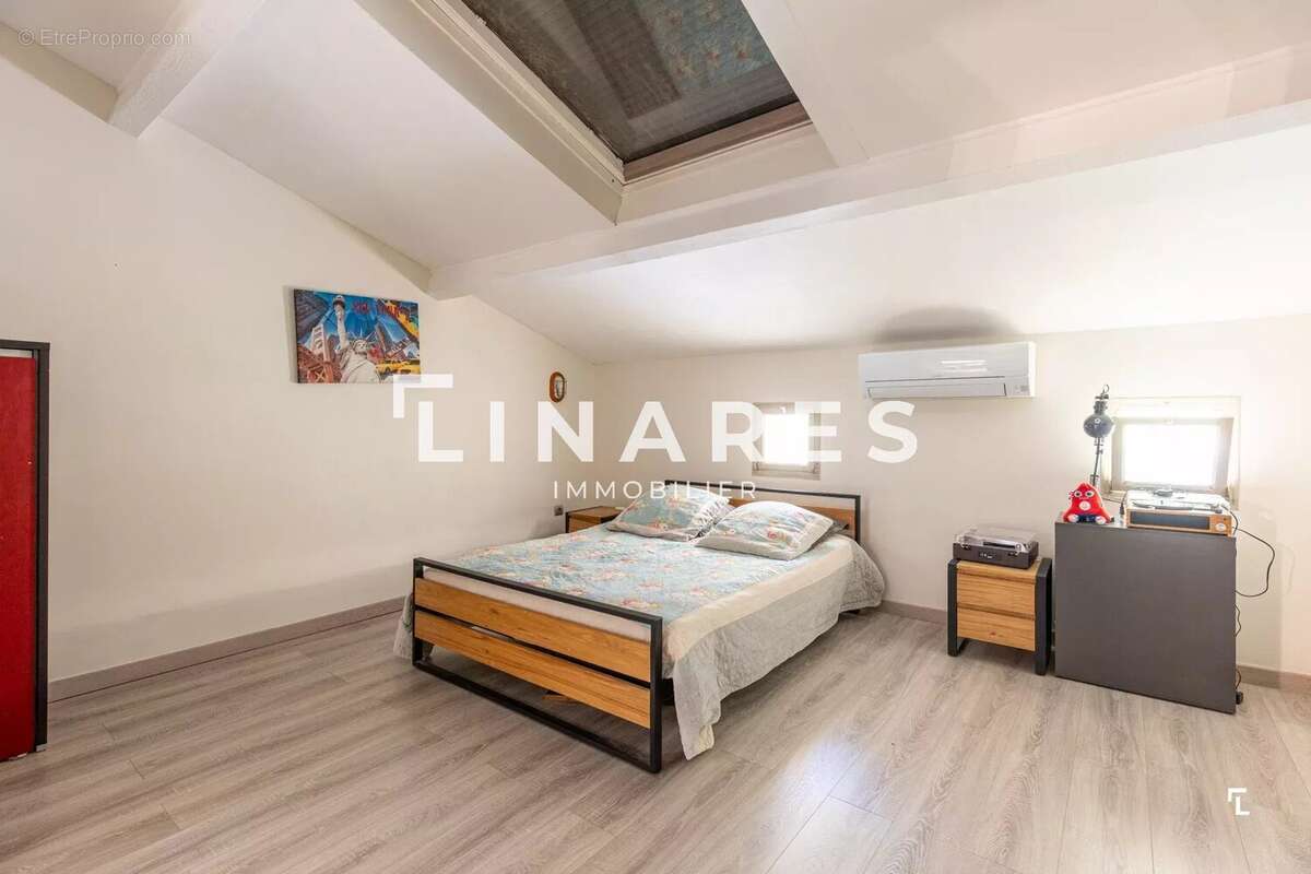 LE DOMAINE PROVENÇAL - Villa T6 de 287m² dont deux dépendances de 26m² - Piscine - Terrain de 6900m²  - 13011 EOURES - photo 19