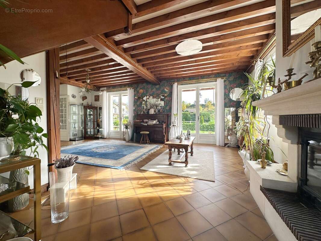 Maison à SAINT-DIDIER-SUR-BEAUJEU