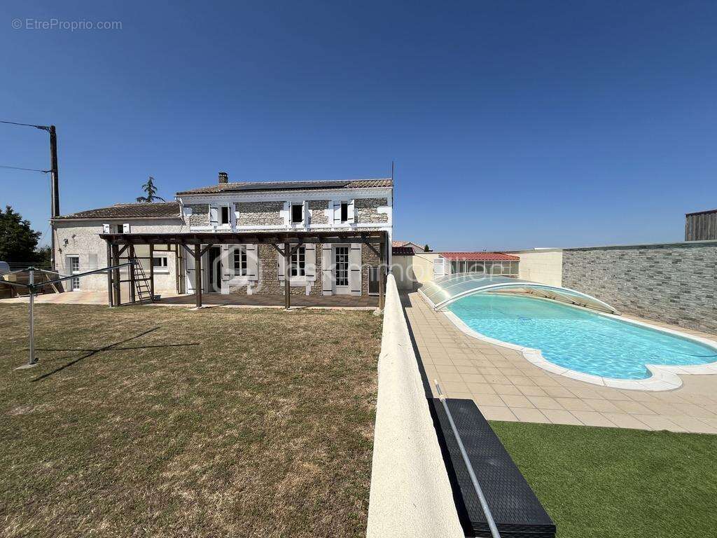 Maison à CORME-ECLUSE