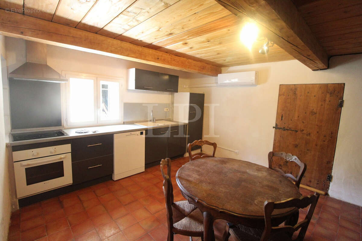 Maison à SAINT-SATURNIN-LES-APT
