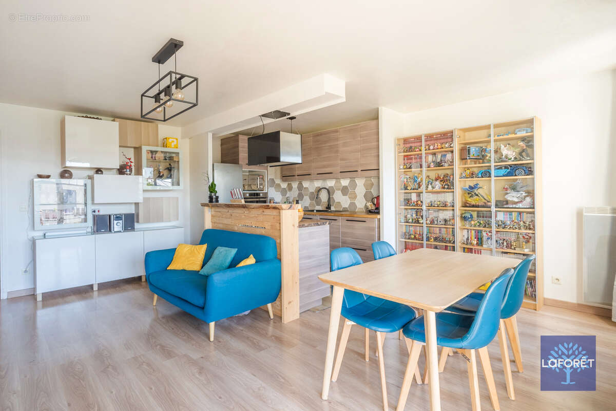 Appartement à LES PAVILLONS-SOUS-BOIS