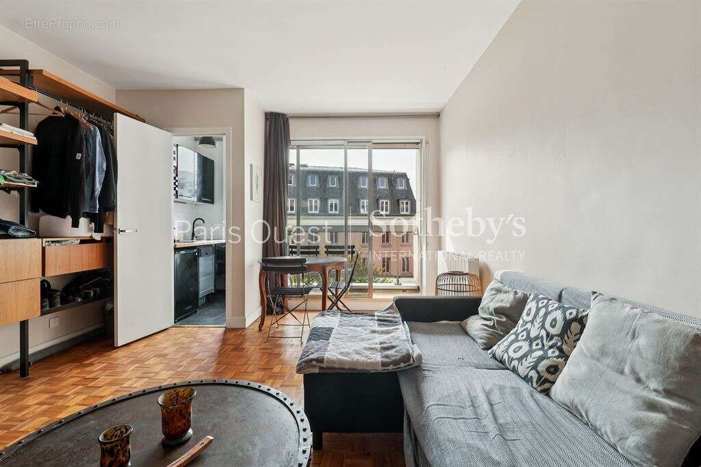 Appartement à NEUILLY-SUR-SEINE