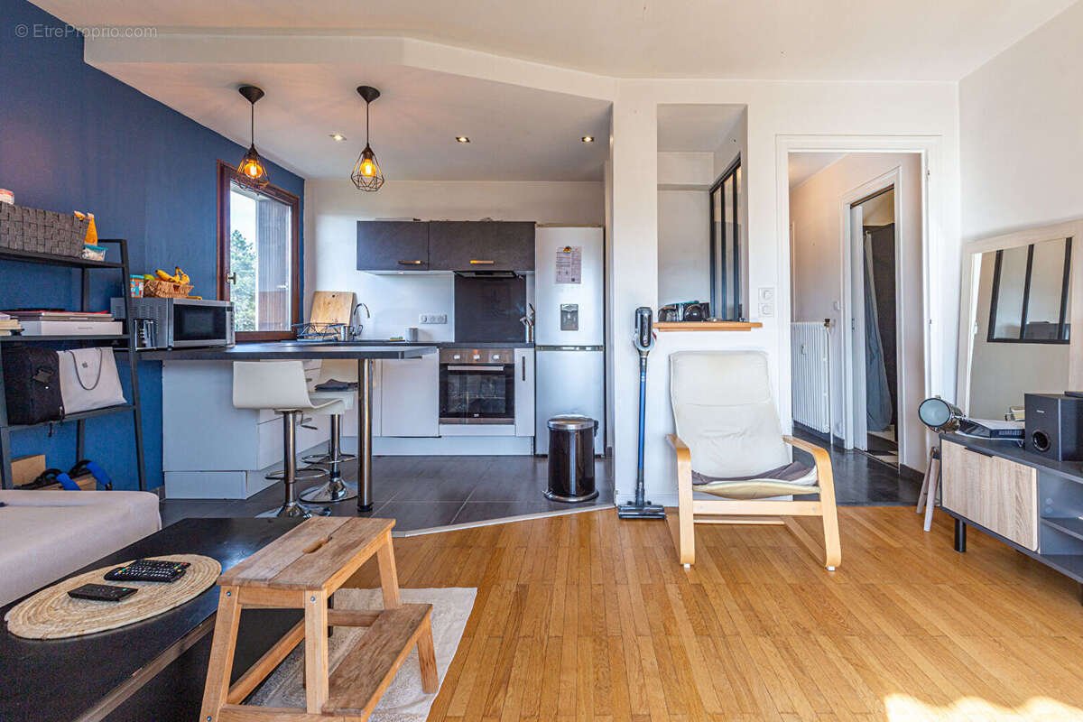 Agence immobiliere laforet - exclusivite - "acacia" - annecy - appartement t2 de 45,66m² - balcon - cave - usage place - dernier - photo 2