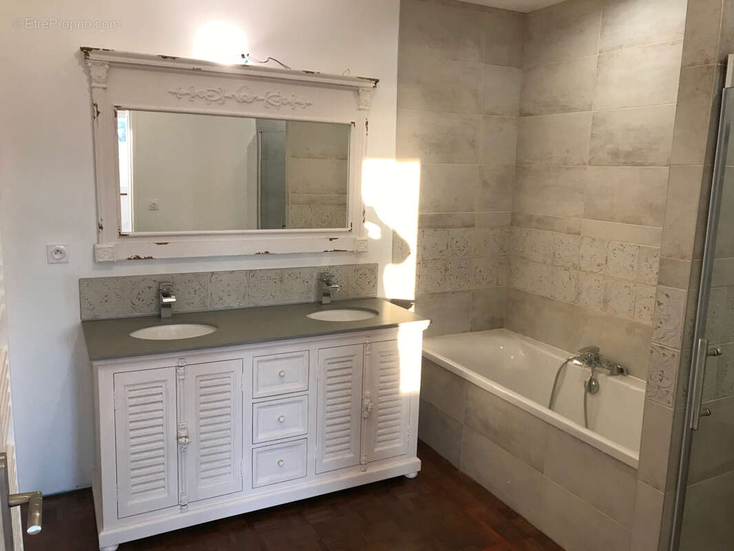 Commerce à PLOUESCAT