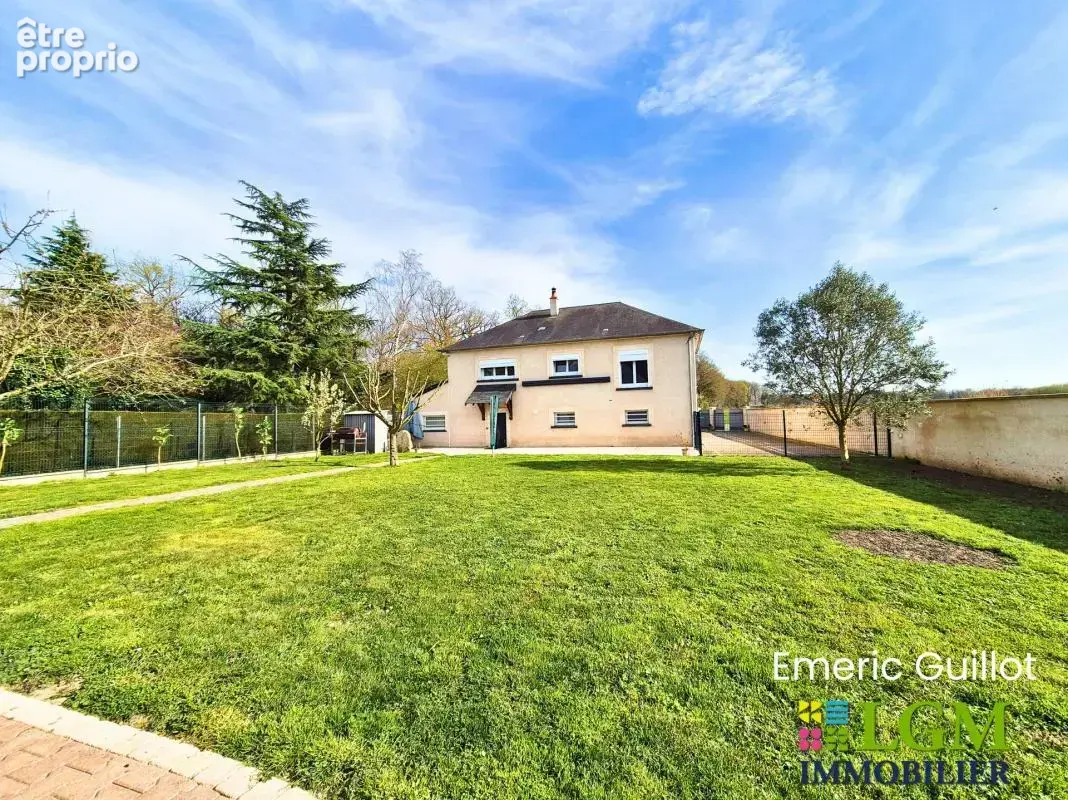 Herbault - Maison familiale 138 m² - 4 chambres - 1 bureau - Grand garage - Terrain clos 877 m² - Proche commerces - photo 4