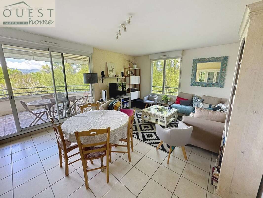 Appartement à CHARBONNIERES-LES-BAINS