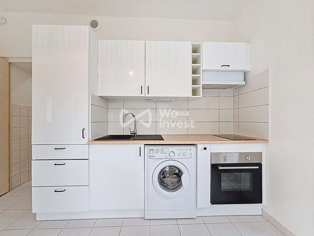 Cuisine équipée - Appartement à SALLES-CURAN