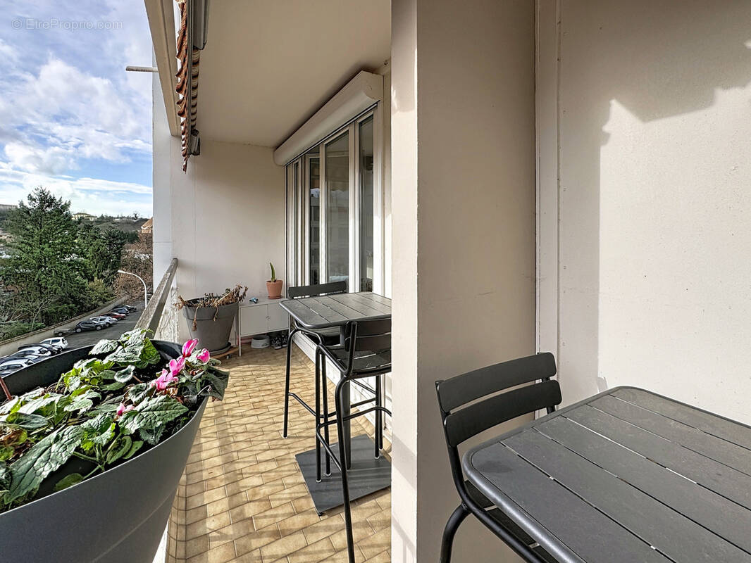 Appartement à SAINT-GENIS-LAVAL