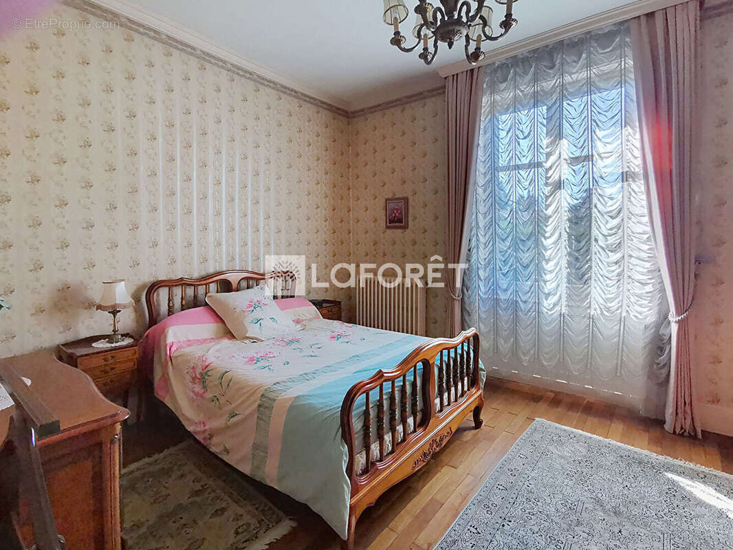 Maison à NEUVILLE-SUR-SAONE