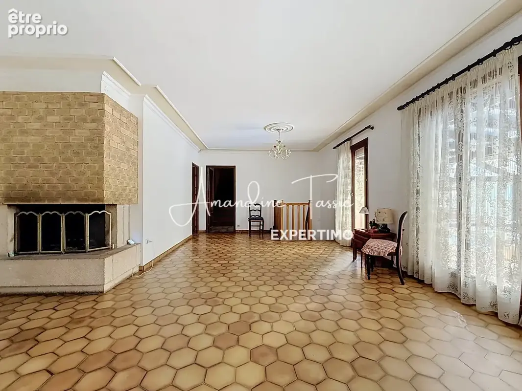 Une maison qui sort de l’ordinaire à Saint-Georges-de-Luzençon - photo 6
