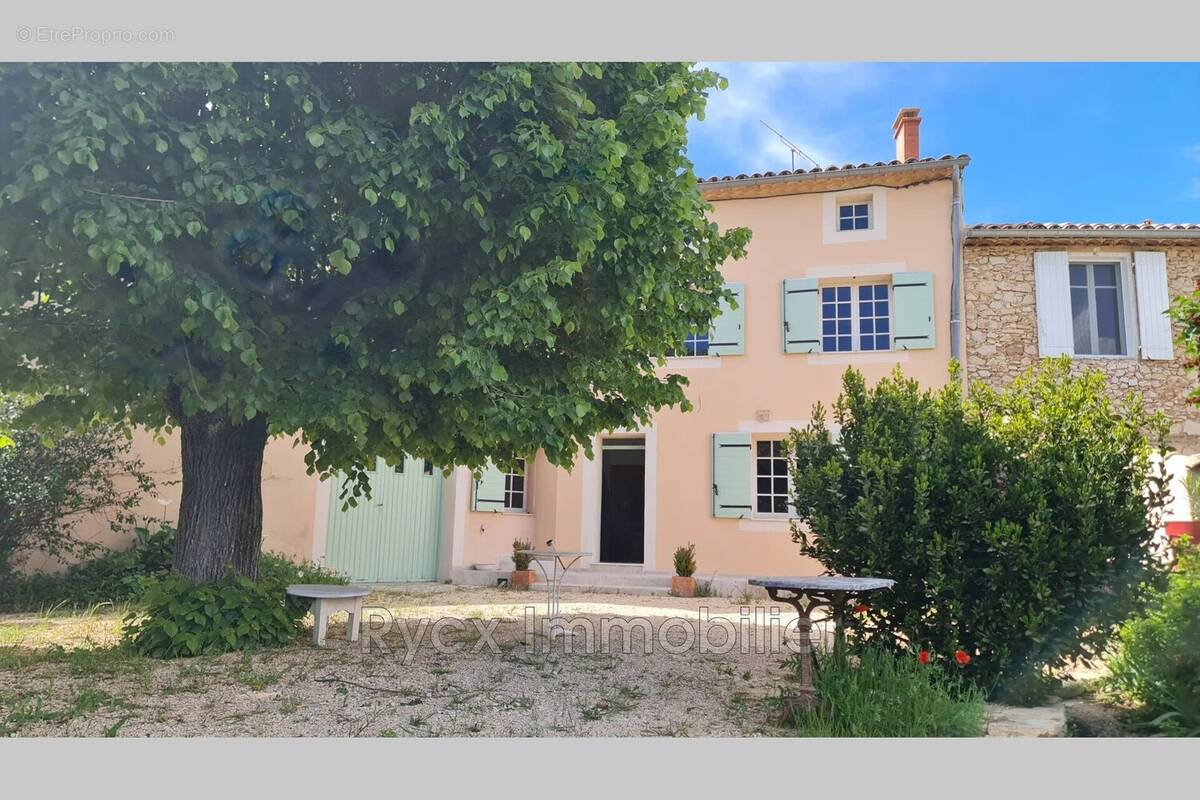 Maison à SAINT-SATURNIN-LES-APT