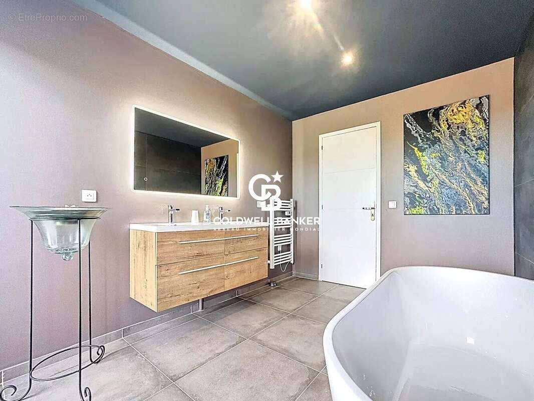 Maison à LES ADRETS-DE-L'ESTEREL