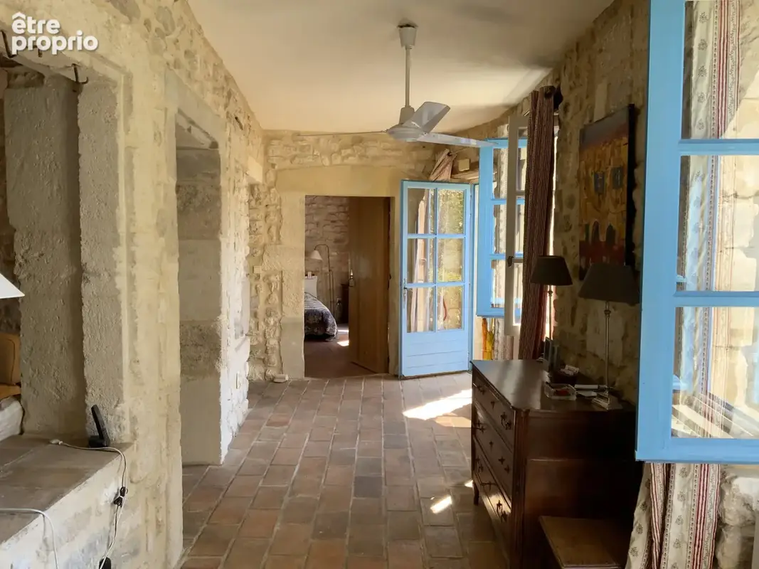 Charmante propriété en pierre offrant un cadre de vie rare au cœur d’un charmant village avec commerces. - photo 17