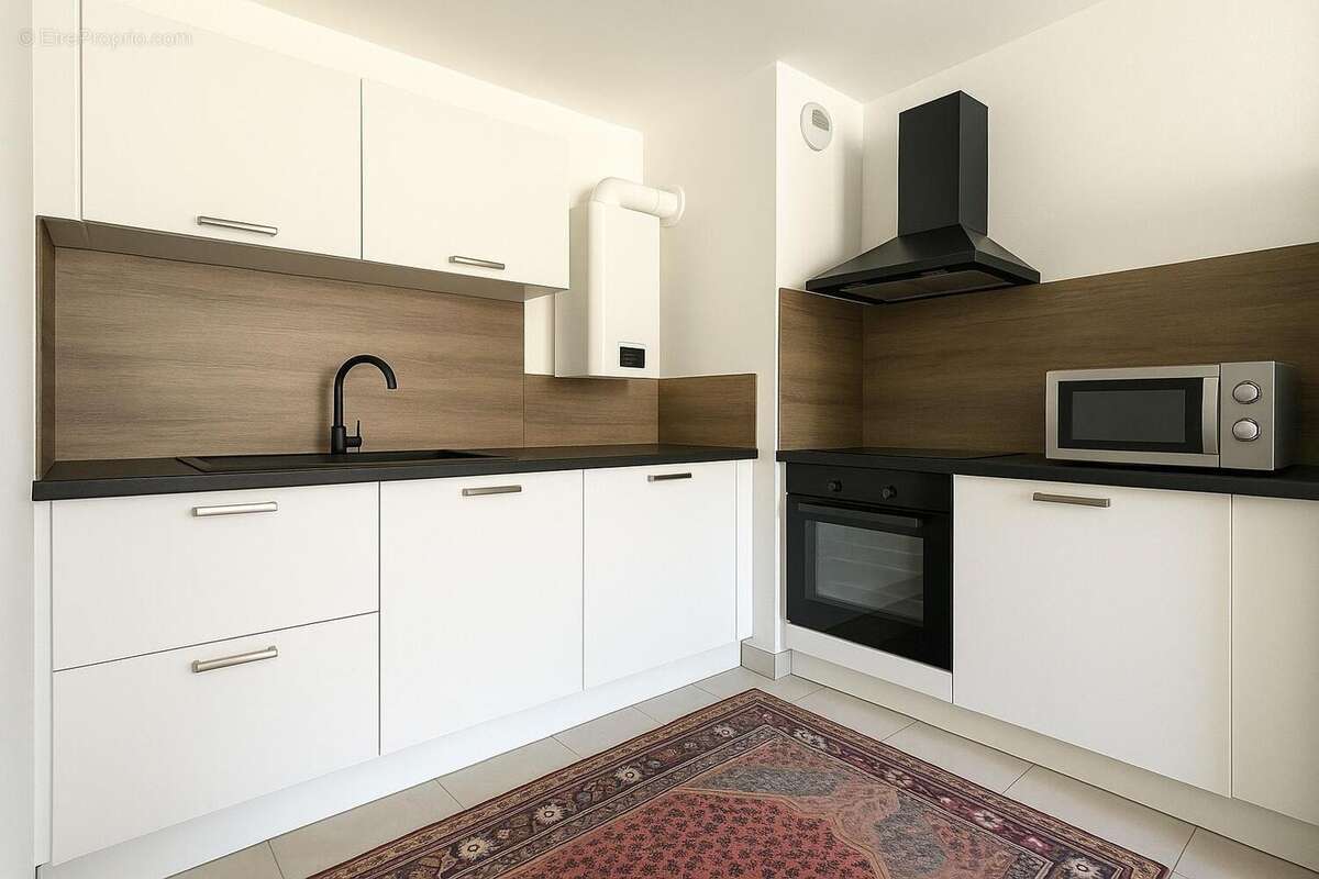   - Appartement à DECINES-CHARPIEU