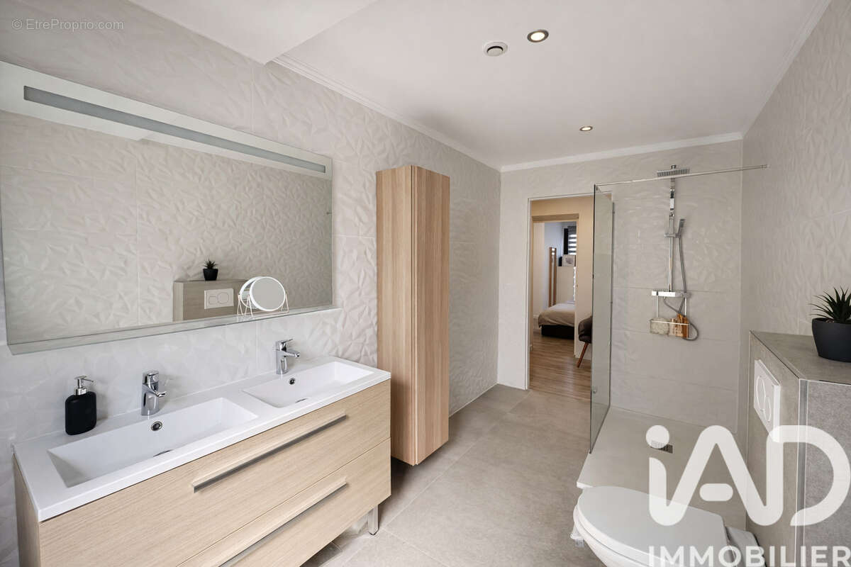 Maison 183 m² à Sainte-Genevieve-Des-Bois  - photo 9