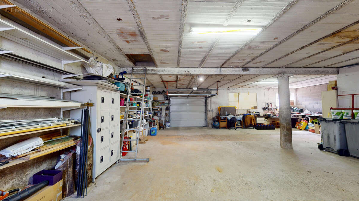 Maison T9 de 291 m2 avec piscine, garage et grand terrain - photo 19