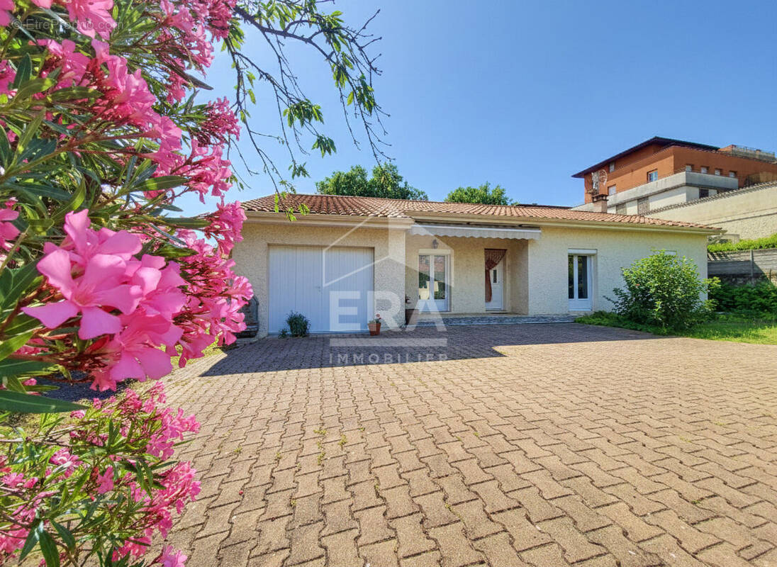 Maison à LA COURONNE