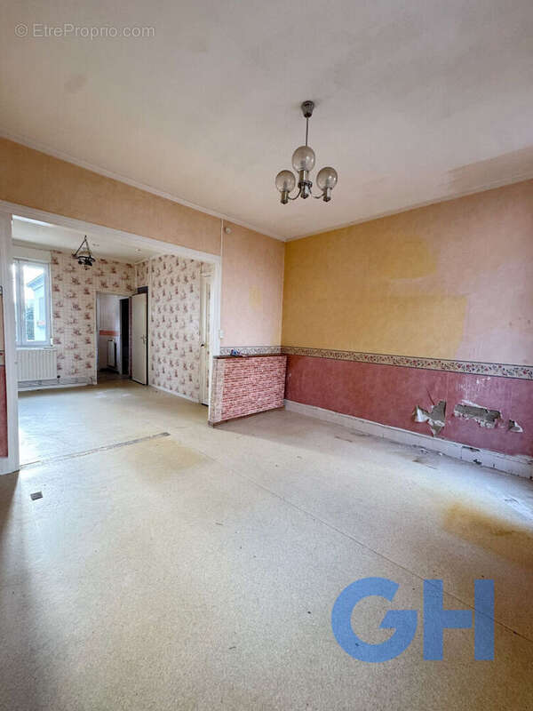 Maison à AULNOYE-AYMERIES