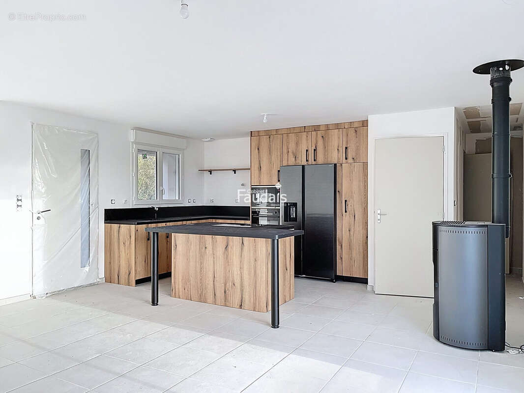 Maison 85 m² à Saint-Sauveur-Lendelin  - photo 3