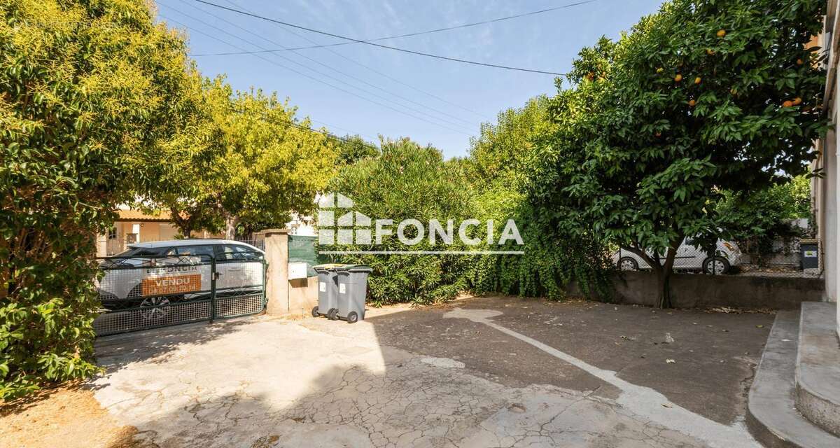 Pézenas centre - Maison de ville T4 avec jardin de 320 m² et garage - photo 2