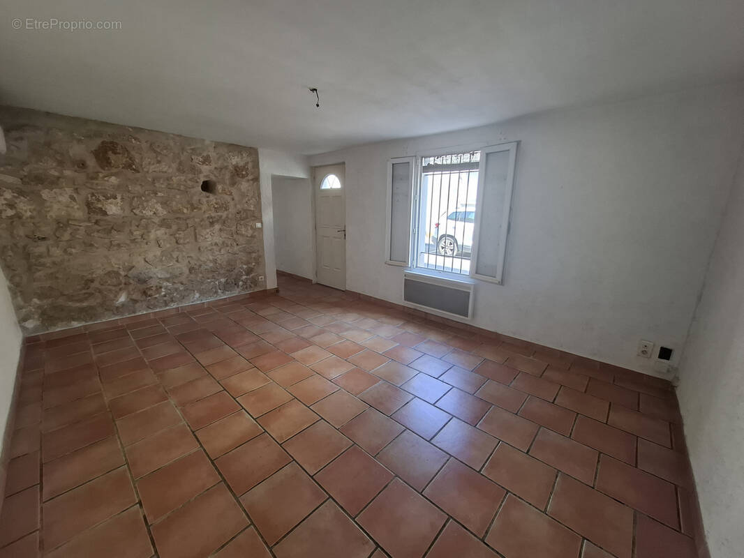 Maison à FONTVIEILLE