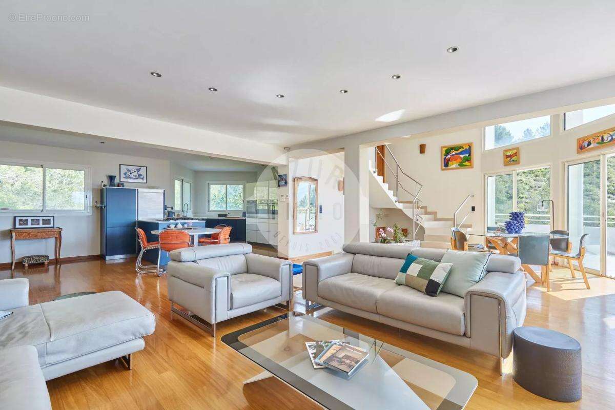 Maison à ROQUEVAIRE