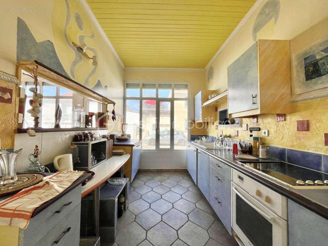 Immeuble mixte de 348m2 avec hôtel, loft, boutique et café ! - photo 4