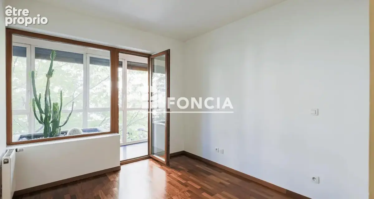Grenoble – Boulevard Gambetta – Résidence Le Connétable – T3 de 74 m² avec terrasse et loggia - photo 12