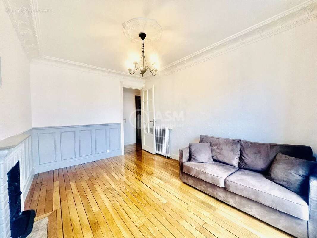 Appartement à COURBEVOIE