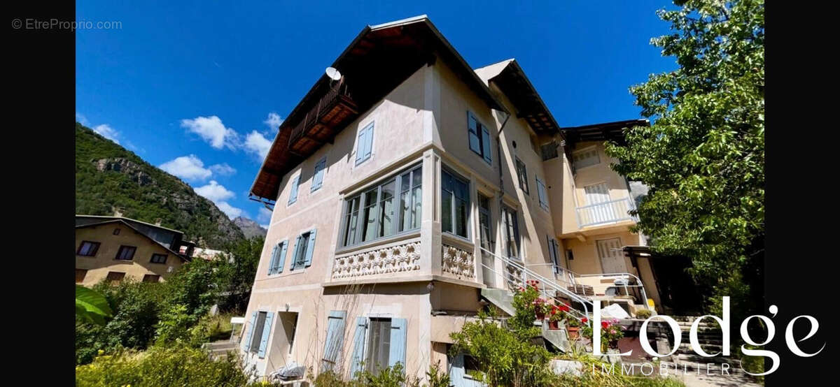 Maison 400 m² à Pelvoux  - photo 2