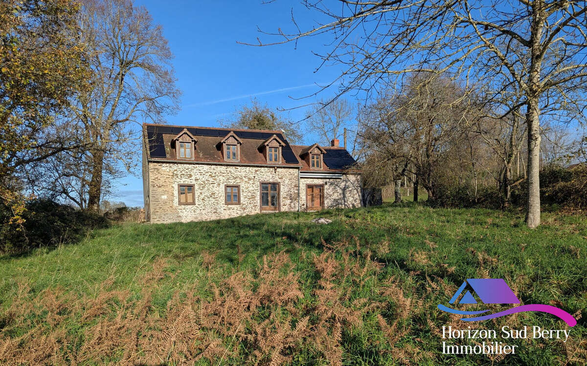 Façade arrière et jardin - Maison à VIJON